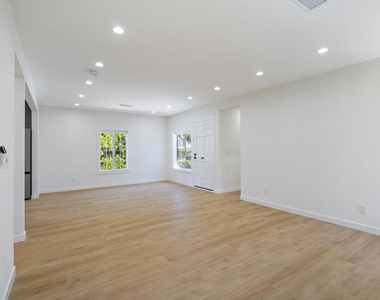 83 S Greenwood Avenue - Photo Thumbnail 7