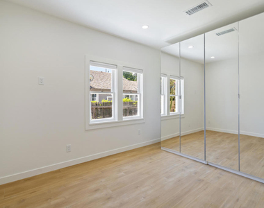 83 S Greenwood Avenue - Photo Thumbnail 14