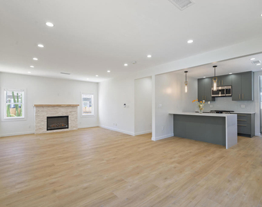 83 S Greenwood Avenue - Photo Thumbnail 4