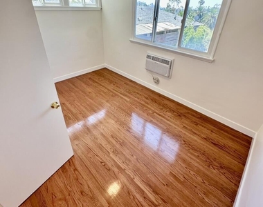 3604 Crestmont Avenue - Photo Thumbnail 6