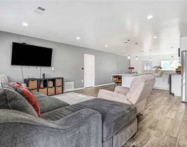 128 E Penn - Photo Thumbnail 3