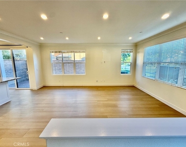112 Crescent Moon - Photo Thumbnail 3