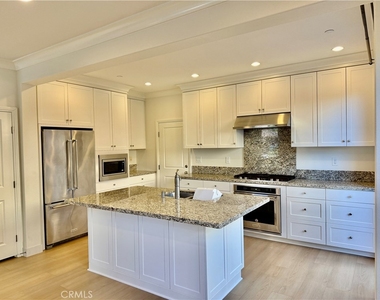 112 Crescent Moon - Photo Thumbnail 6