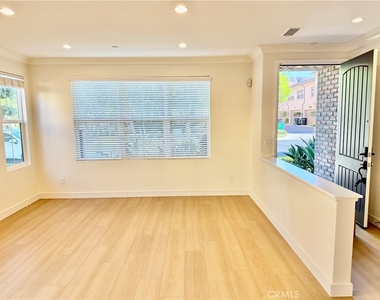 112 Crescent Moon - Photo Thumbnail 4