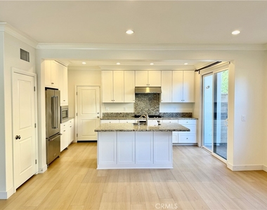 112 Crescent Moon - Photo Thumbnail 5