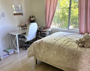 3006 Ladrillo Aisle - Photo Thumbnail 14