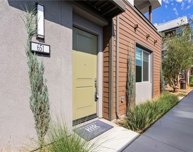 651 S Lyon Street - Photo Thumbnail 1