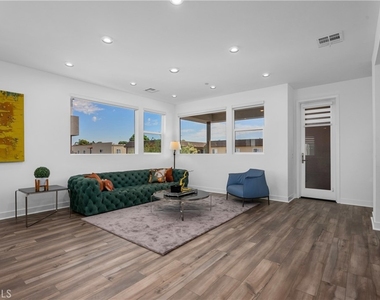 651 S Lyon Street - Photo Thumbnail 14
