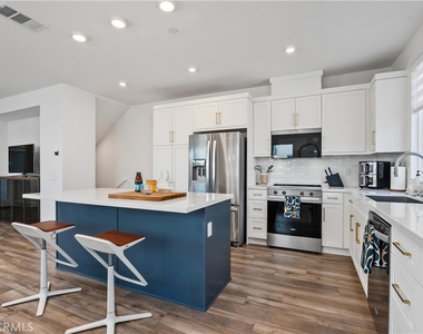 651 S Lyon Street - Photo Thumbnail 6