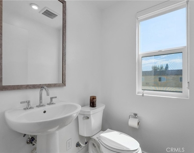 651 S Lyon Street - Photo Thumbnail 16