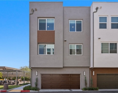 651 S Lyon Street - Photo Thumbnail 26