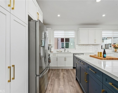 651 S Lyon Street - Photo Thumbnail 7