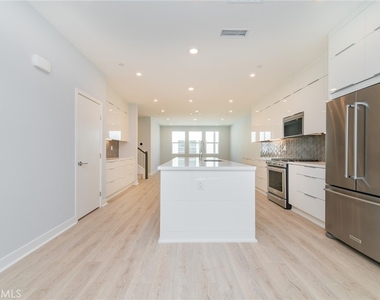 2653 Everly Dr - Photo Thumbnail 6