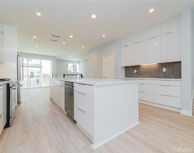 2653 Everly Dr - Photo Thumbnail 7