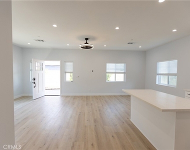 7242 Valley View - Photo Thumbnail 6
