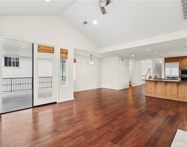 314 1/2 Larkspur Avenue - Photo Thumbnail 5
