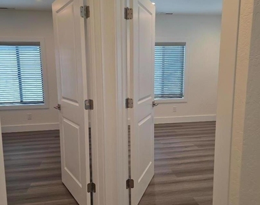 761 Lighthouse Avenue - Photo Thumbnail 17