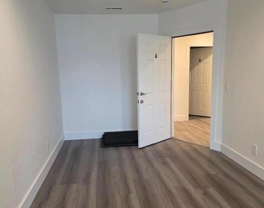 761 Lighthouse Avenue - Photo Thumbnail 15