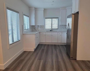 761 Lighthouse Avenue - Photo Thumbnail 7