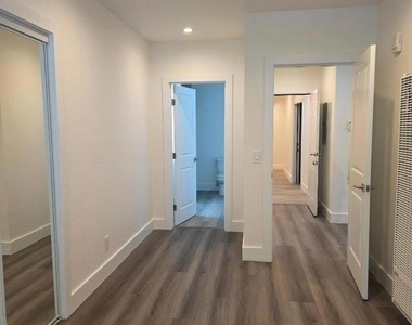 761 Lighthouse Avenue - Photo Thumbnail 6