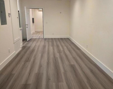 761 Lighthouse Avenue - Photo Thumbnail 13