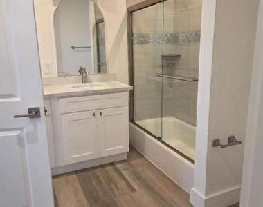 761 Lighthouse Avenue - Photo Thumbnail 16