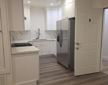 761 Lighthouse Avenue - Photo Thumbnail 12