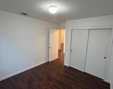 1035 Arbor Drive - Photo Thumbnail 15