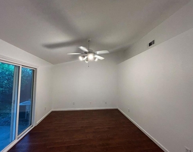 1035 Arbor Drive - Photo Thumbnail 12