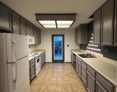 1035 Arbor Drive - Photo Thumbnail 21