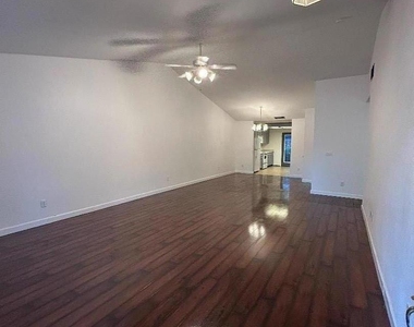 1035 Arbor Drive - Photo Thumbnail 9