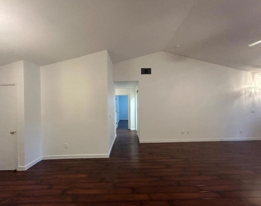 1035 Arbor Drive - Photo Thumbnail 17