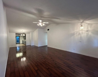 1035 Arbor Drive - Photo Thumbnail 23