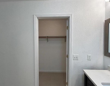 1035 Arbor Drive - Photo Thumbnail 4