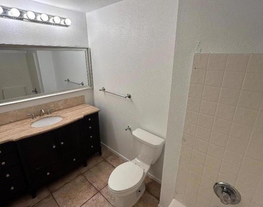 1035 Arbor Drive - Photo Thumbnail 14