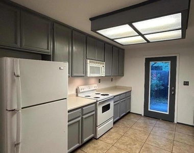 1035 Arbor Drive - Photo Thumbnail 20