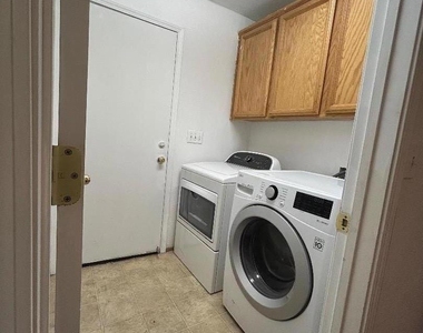 1035 Arbor Drive - Photo Thumbnail 3