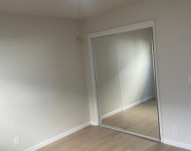 4416 Moorpark Ave - Photo Thumbnail 7