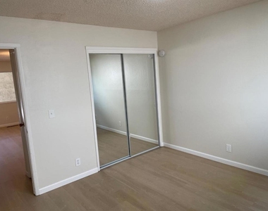 4416 Moorpark Ave - Photo Thumbnail 12