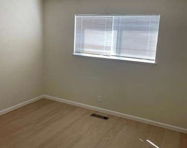 4416 Moorpark Ave - Photo Thumbnail 8