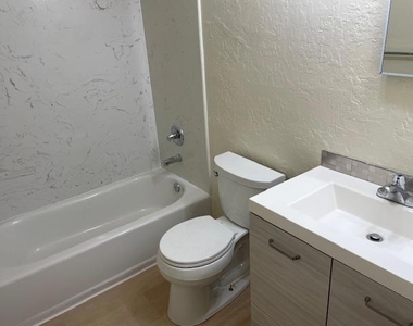 4416 Moorpark Ave - Photo Thumbnail 10
