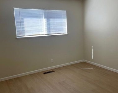 4416 Moorpark Ave - Photo Thumbnail 11
