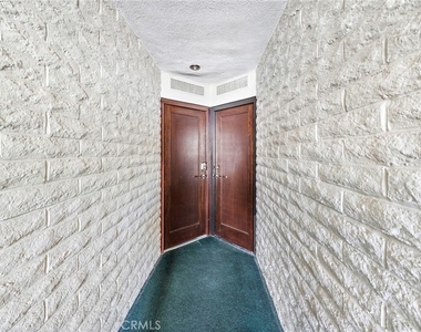 609 Sleepy Hollow Lane - Photo Thumbnail 15
