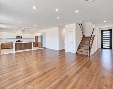 14424 Buvan Court - Photo Thumbnail 5