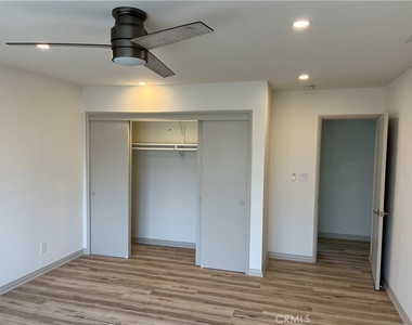 1521 W Glenoaks Boulevard - Photo Thumbnail 22