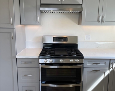 1521 W Glenoaks Boulevard - Photo Thumbnail 6