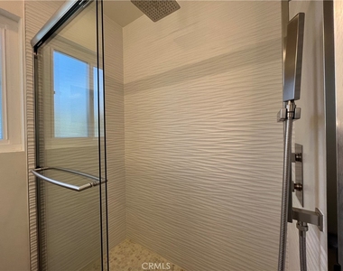 1521 W Glenoaks Boulevard - Photo Thumbnail 16