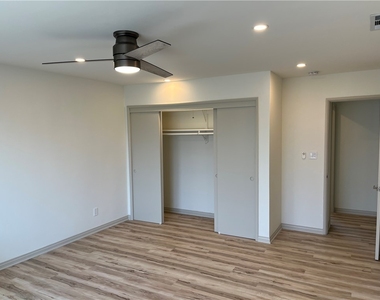 1521 W Glenoaks Boulevard - Photo Thumbnail 19