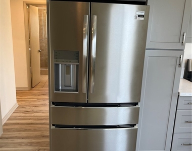 1521 W Glenoaks Boulevard - Photo Thumbnail 4