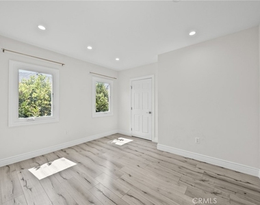 1134 Graynold Avenue - Photo Thumbnail 20